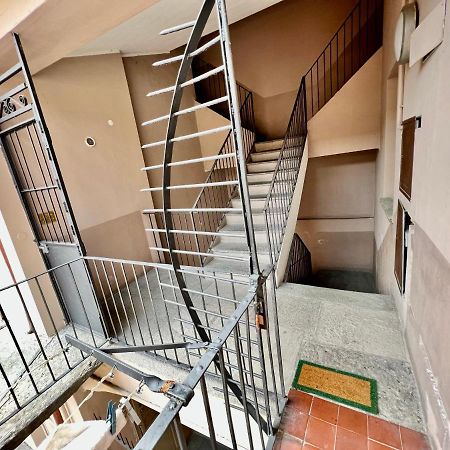 Abstract House Design Home In Center Of Turin Bagian luar foto