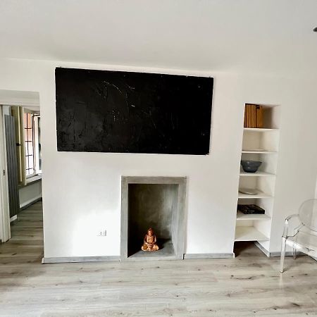 Abstract House Design Home In Center Of Turin Bagian luar foto