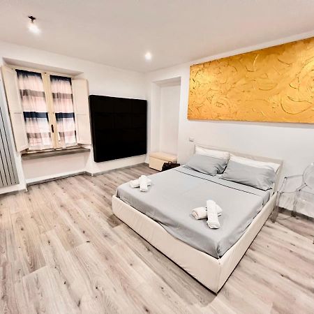Abstract House Design Home In Center Of Turin Bagian luar foto