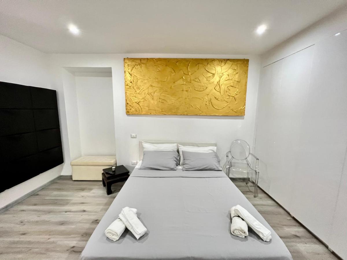 Abstract House Design Home In Center Of Turin Bagian luar foto
