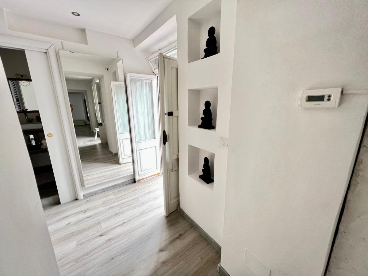 Abstract House Design Home In Center Of Turin Bagian luar foto