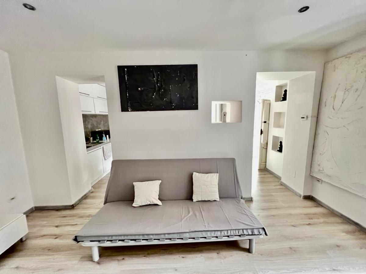 Abstract House Design Home In Center Of Turin Bagian luar foto