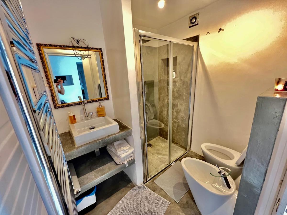Abstract House Design Home In Center Of Turin Bagian luar foto