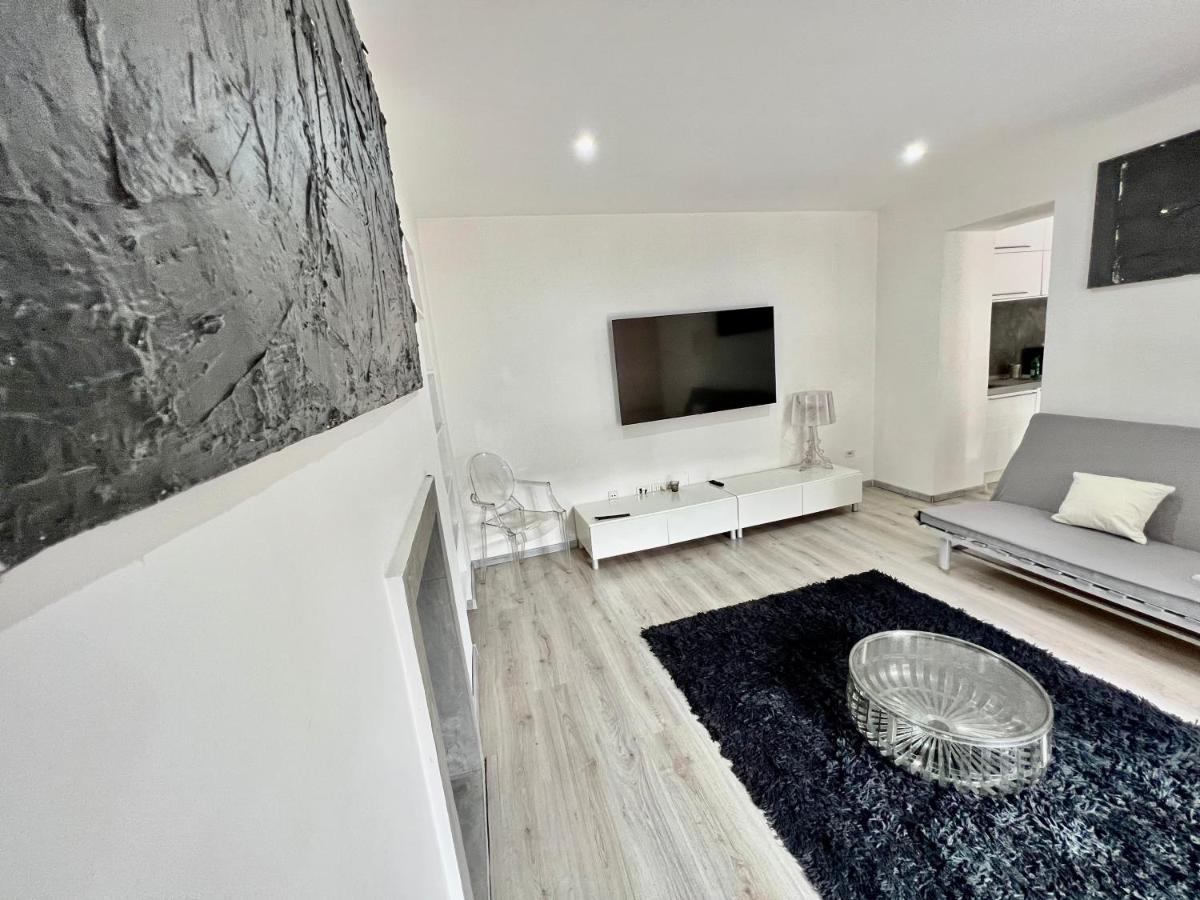 Abstract House Design Home In Center Of Turin Bagian luar foto